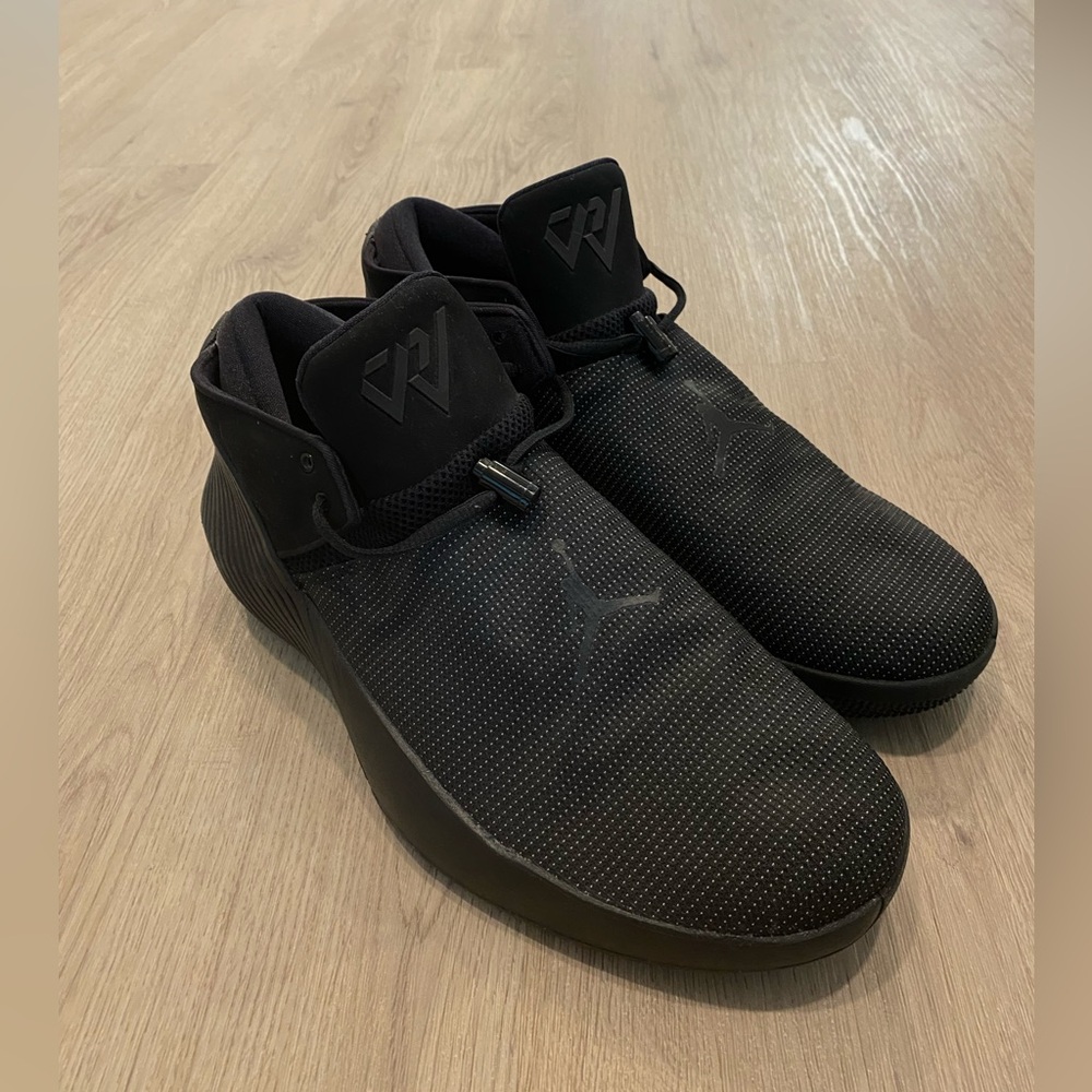 Jordan Why Not Zer0.1 low triple black sz 11